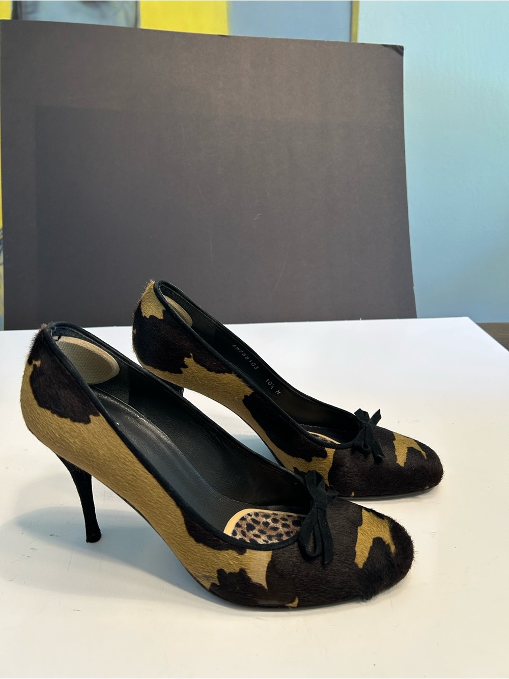 Stuart Weisman Women’s Leopard Print Pony Hair Pump with Bow - Black & Tan